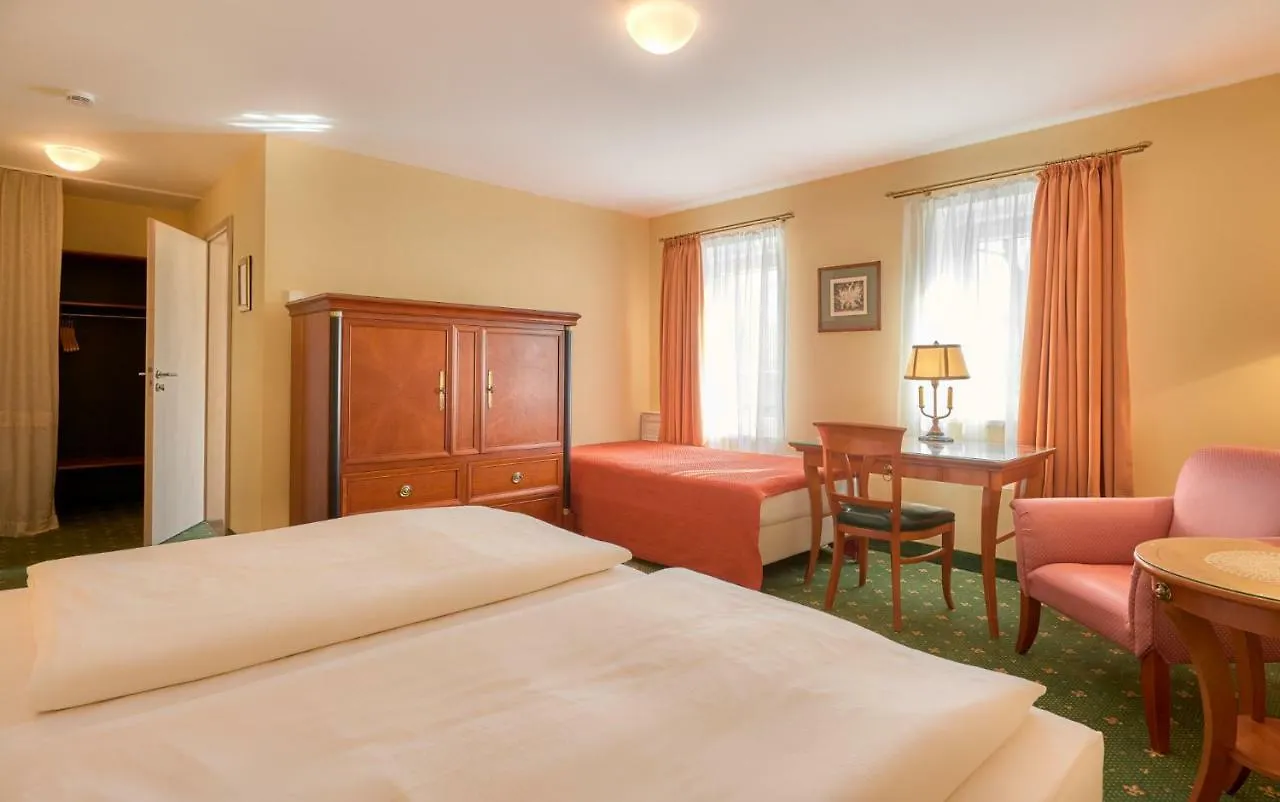 Hotel Residenz Am Schloss Dresden 2*,